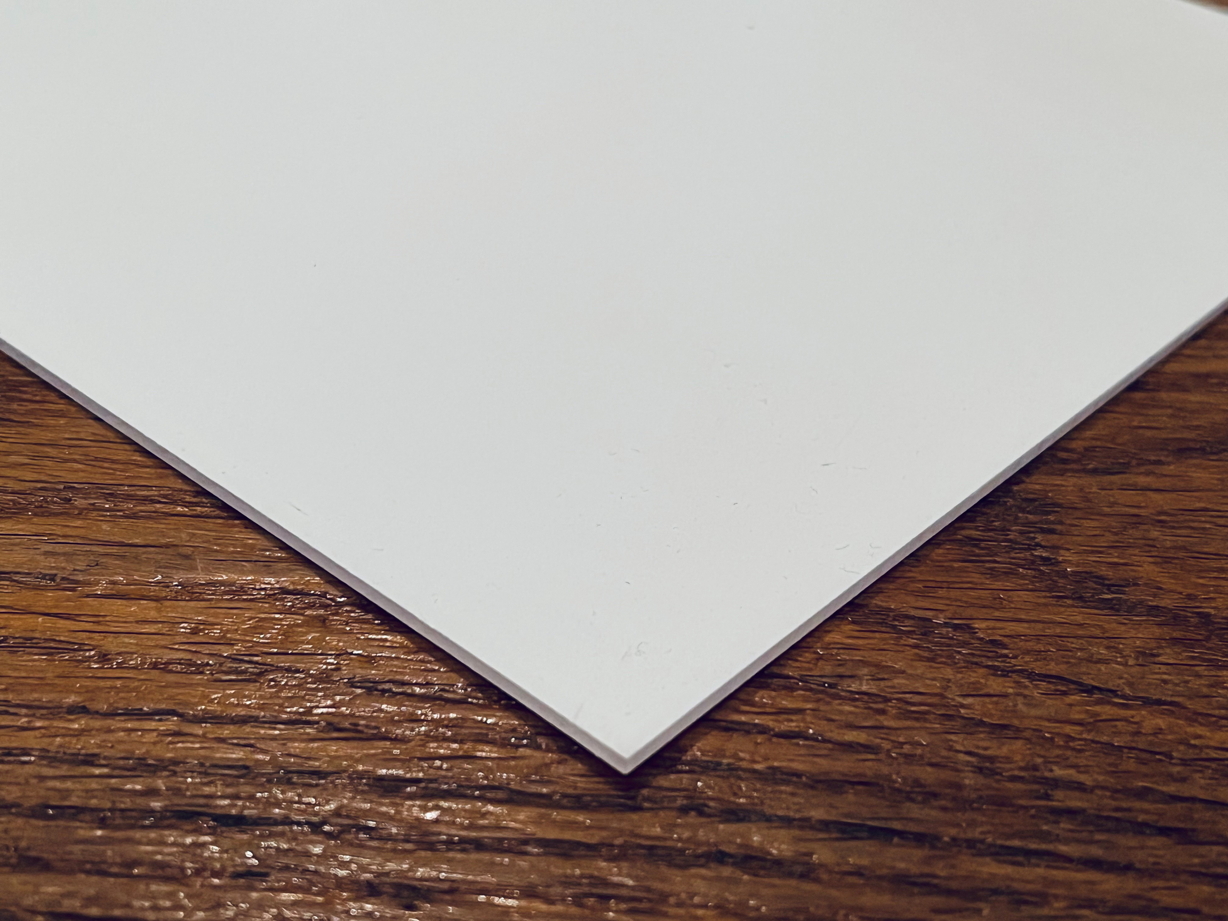 Reinaluminiumblech, einseitig weiß lackiert, in t = 1, 1,5 u. 2 mm